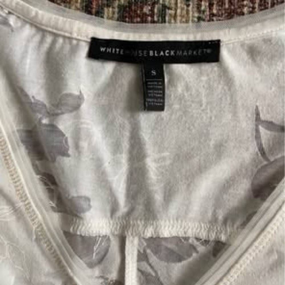 White House black market white floral top, Women’s Small - Picture 3 of 6